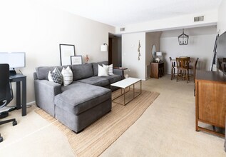 700 E Mesquite Cir in Tempe, AZ - Building Photo - Building Photo