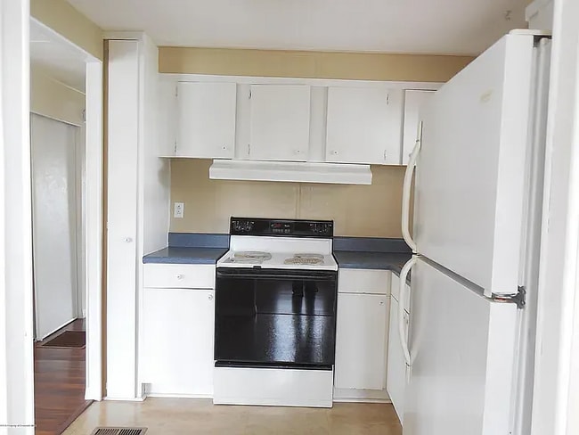 14324 Montclair Dr in Brooksville, FL - Building Photo - Building Photo