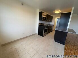185 Freeman St, Unit 949 in Brookline, MA - Building Photo