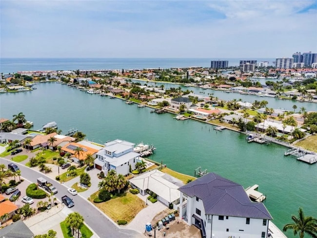 2244 Donato Dr in Belleair Beach, FL - Building Photo - Building Photo