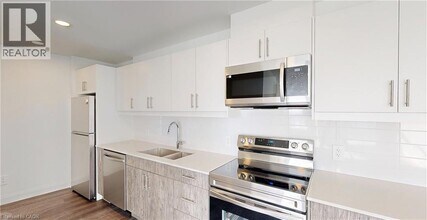 1333 Weber St E in Kitchener, ON - Building Photo - Building Photo