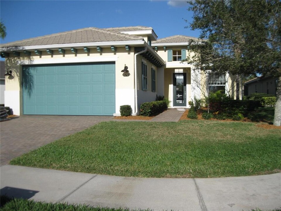 1243 Tidewater Ct in Bradenton, FL - Building Photo