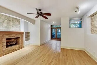 4733 N Malden St, Unit GS in Chicago, IL - Foto de edificio - Building Photo