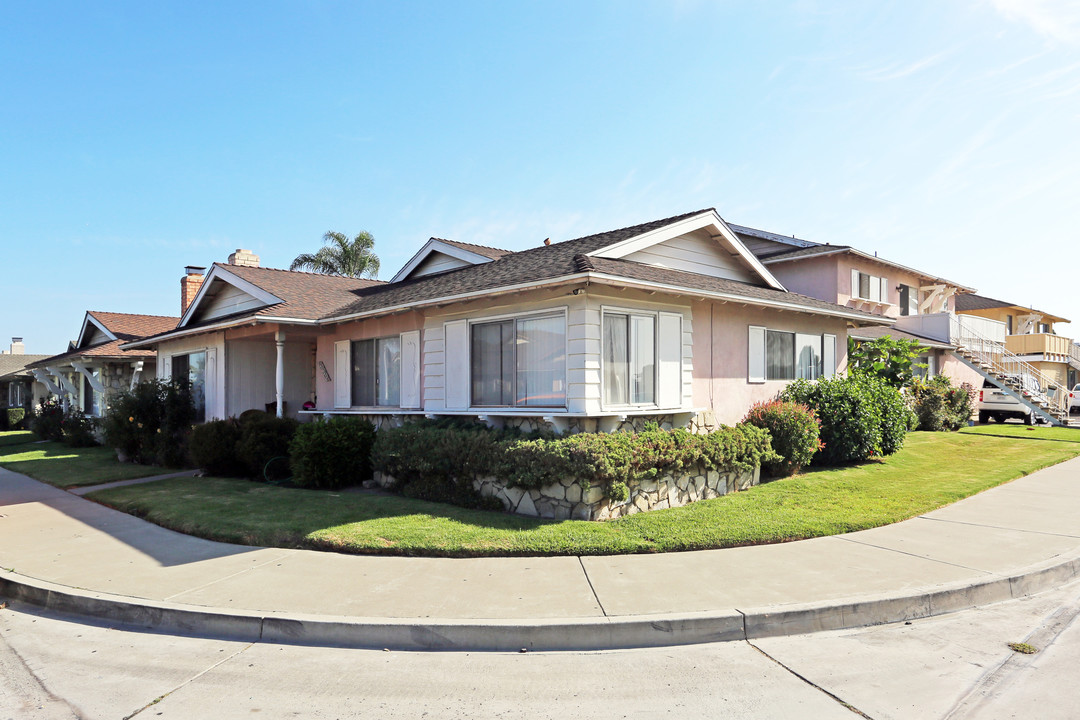 16582 Sabot Ln in Huntington Beach, CA - Building Photo