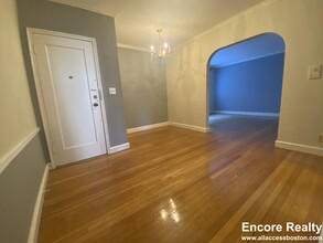 30 Longwood Ave, Unit #93 - 2 in Brookline, MA - Foto de edificio - Building Photo