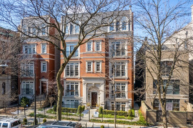 1726 N Mohawk St in Chicago, IL - Foto de edificio - Building Photo