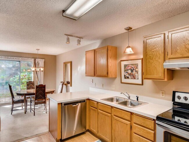 10906 Oregon Ave S in Bloomington, MN - Building Photo - Building Photo