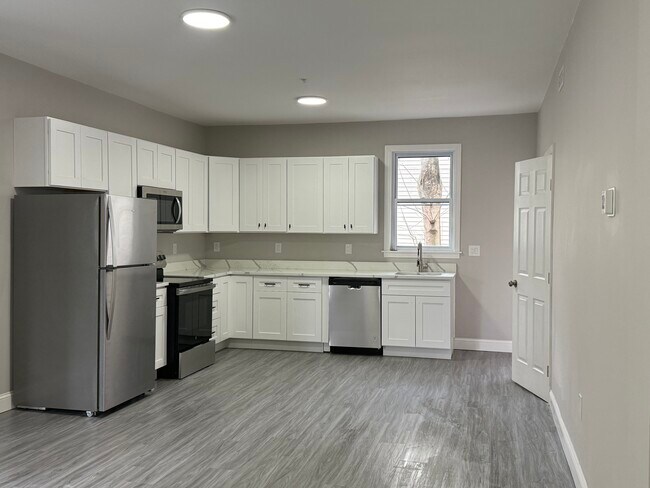 40 Fowler St, Unit 3 in Boston, MA - Building Photo - Building Photo