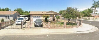 449 Aztec Ln in Lathrop, CA - Building Photo