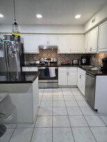 810 Sandtree Dr in Palm Beach Gardens, FL - Building Photo