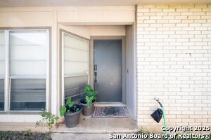 8214 Devlin Point in San Antonio, TX - Foto de edificio - Building Photo
