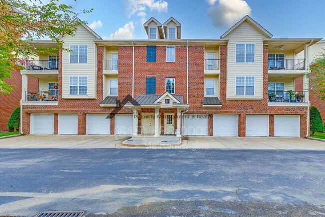 3201 Aspen Grove Dr in Franklin, TN - Building Photo - Building Photo