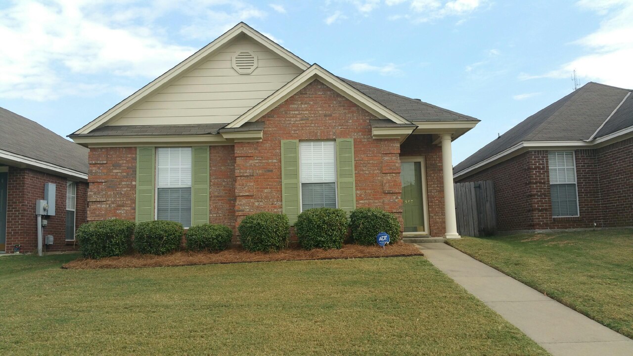 1347 Cameron Ct in Montgomery, AL - Building Photo