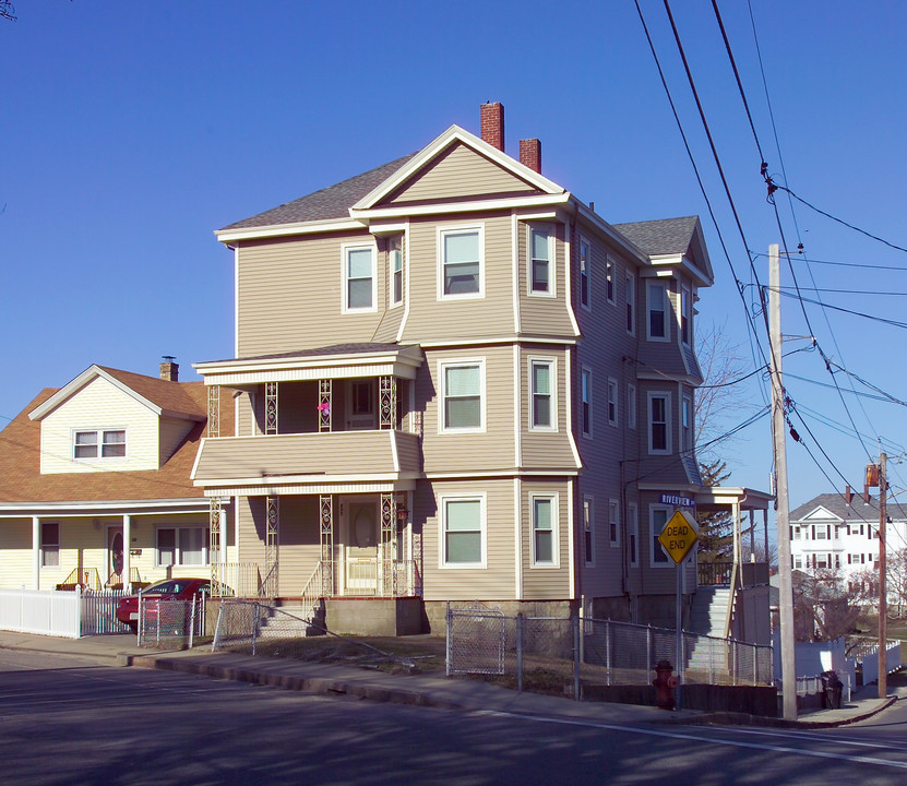 895 Bay St in Fall River, MA - Foto de edificio