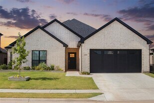 335 Community Dr in Lavon, TX - Building Photo
