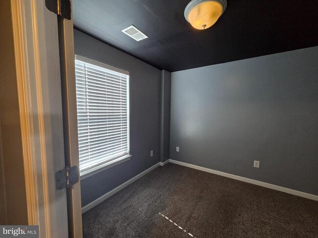 2102 E Oak Rd in Vineland, NJ - Building Photo - Building Photo