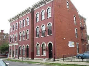 Bakewell Commons in Covington, KY - Foto de edificio - Building Photo