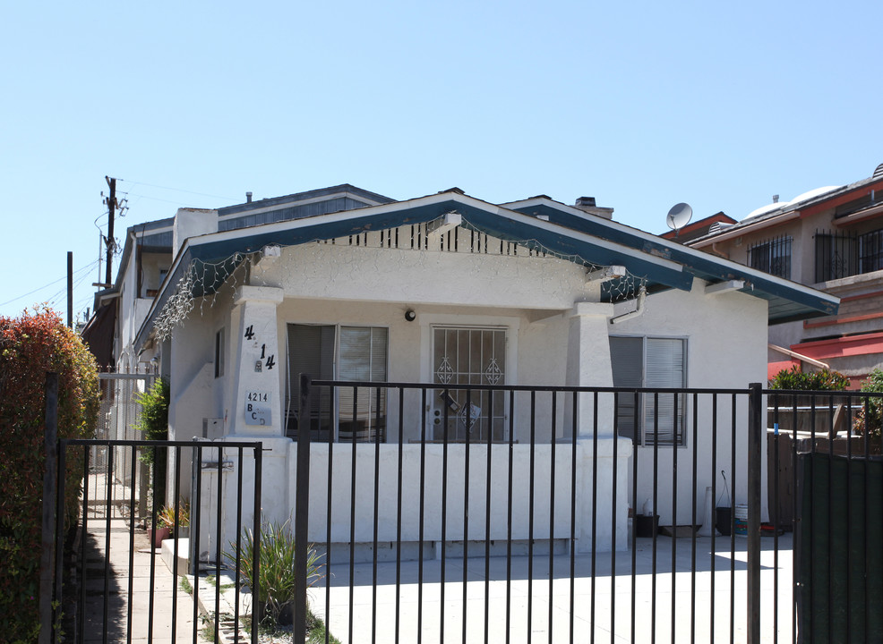 4214 Cherokee Ave in San Diego, CA - Foto de edificio