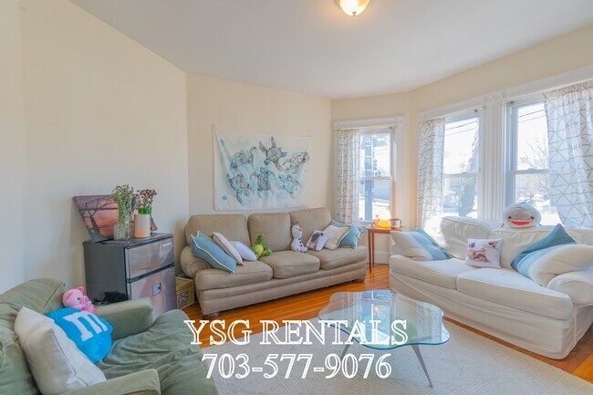 102 Cypress St, Unit #2 in Brookline, MA - Foto de edificio - Building Photo