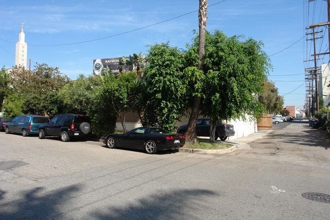 10756 Santa Monica Blvd in Los Angeles, CA - Building Photo - Building Photo