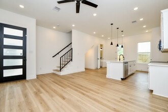 2706 Bostic St in Houston, TX - Foto de edificio - Building Photo