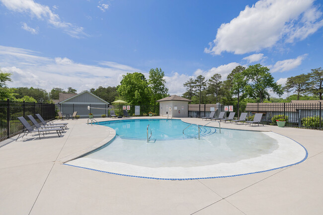 Raintree Apartments in Knoxville, TN - Building Photo - Building Photo