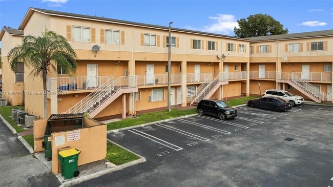 6255 SW Kendale Lakes Cir in Miami, FL - Building Photo - Building Photo