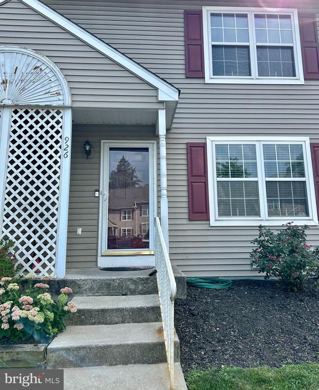 property at 926 Woodlawn Ave