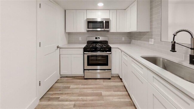1913 Hearthstone Dr in Austin, TX - Building Photo - Building Photo