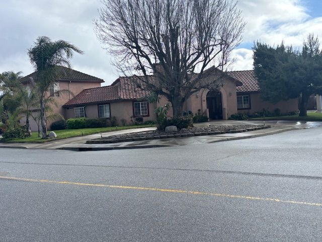 605 N Mildred Ave in King City, CA - Foto de edificio - Building Photo