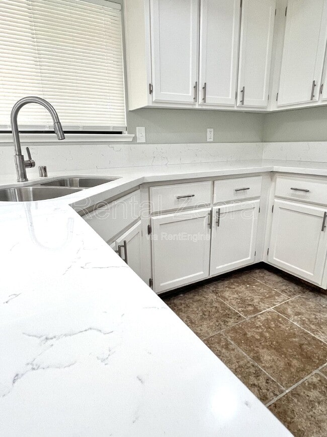 property at 1620 Sungate Dr