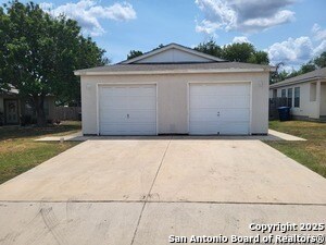 3866 Maverick Crk Rd in San Antonio, TX - Building Photo