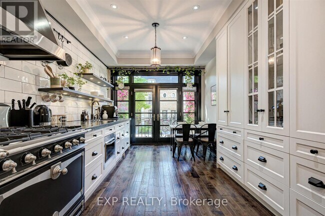 13 Balmoral Ave in Toronto, ON - Building Photo - Building Photo