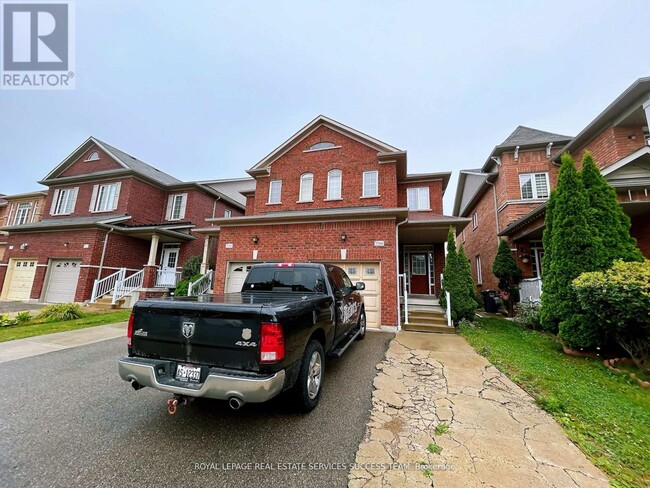 3366 Stoney Crescent in Mississauga, ON - Building Photo - Building Photo
