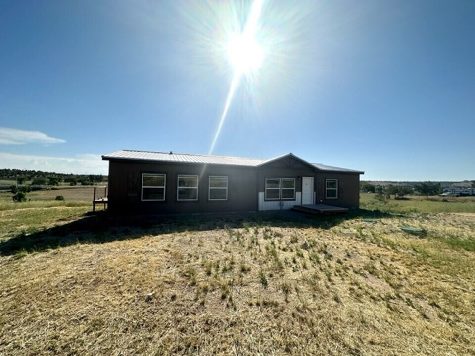 760 SE Grizzly Rd in Madras, OR - Building Photo