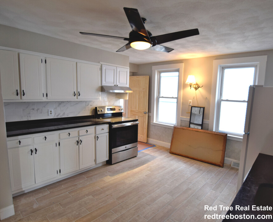 222 Fellsway W, Unit 1 in Medford, MA - Foto de edificio