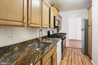 4000 Tunlaw Rd NW in Washington, DC - Building Photo - Building Photo