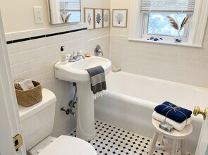 165 Winthrop Rd, Unit 3 in Brookline, MA - Foto de edificio - Building Photo