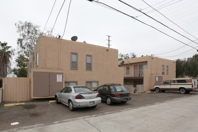 Marquis Apartments in San Diego, CA - Building Photo - Building Photo