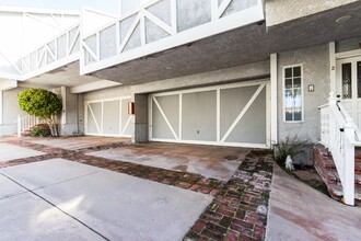 1805 Carnegie Ln in Redondo Beach, CA - Foto de edificio - Building Photo