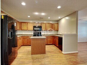 240 Tigers Paw Dr in Pooler, GA - Building Photo - Building Photo