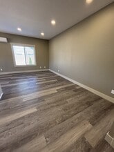 390 Seven Oaks Ln in Lebanon, OR - Building Photo - Building Photo