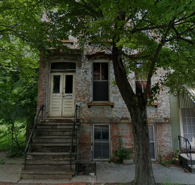 153 4th Ave