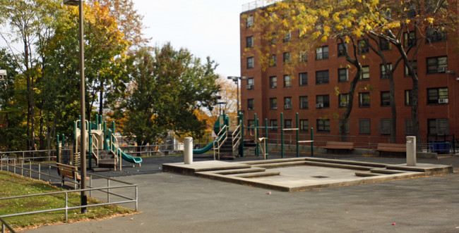 Fountain Place in New Rochelle, NY - Foto de edificio - Building Photo