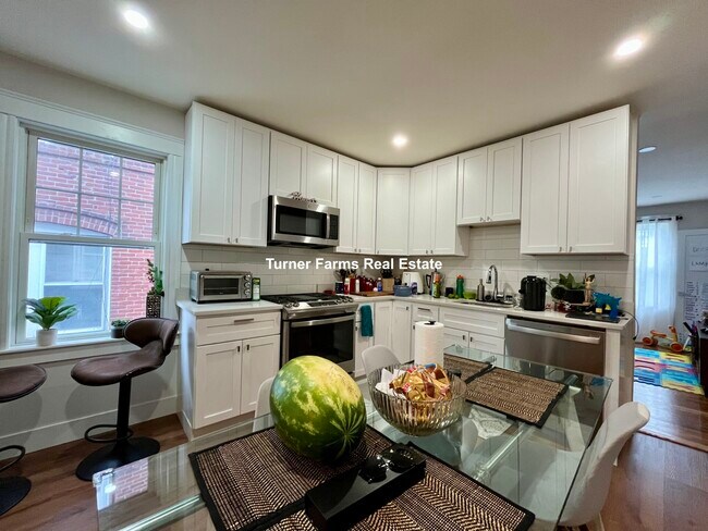 72 Belden St, Unit 1