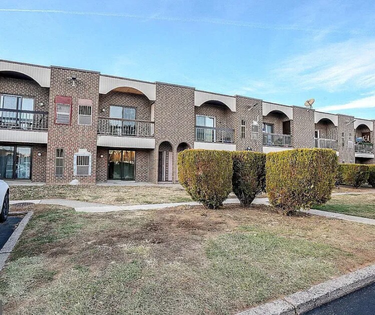 2727 Rhawn St, Unit 32A in Philadelphia, PA - Foto de edificio