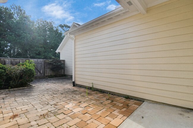 property at 190 Kendrick Pines Blvd