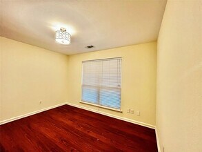 3038 Sam Houston Dr in Sugar Land, TX - Building Photo - Building Photo