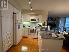 33-2333 Sheppard Ave E in Toronto, ON - Building Photo - Building Photo