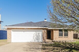 1210 Beatty Dr in Cedar Hill, TX - Building Photo